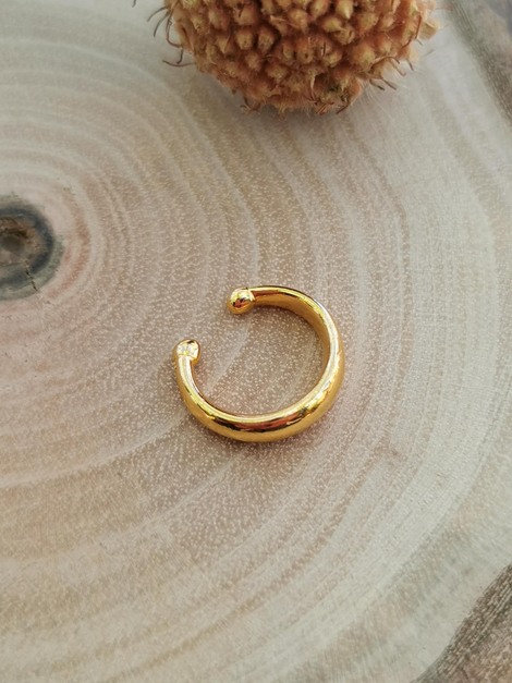 Simplicity gold ear cuff