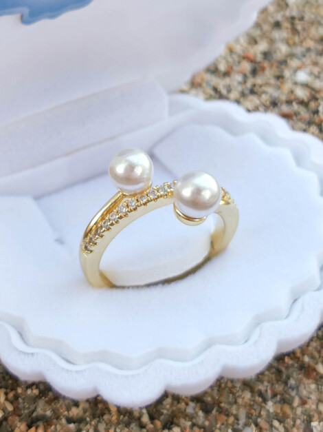 Pearls ring