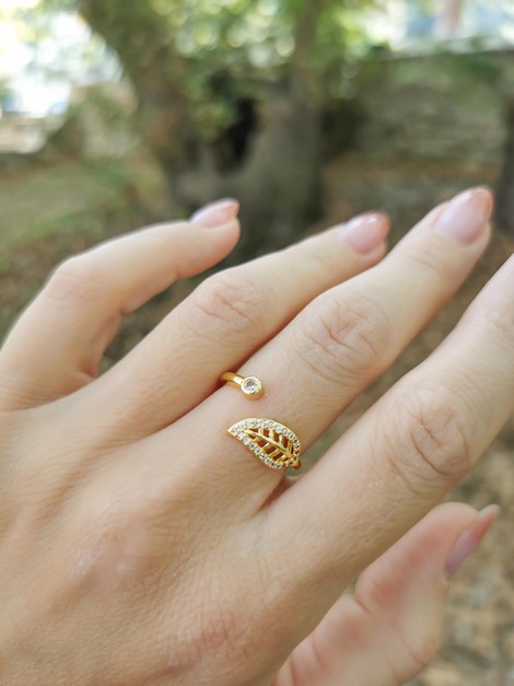 Falling leaf ring